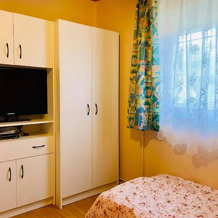 Lili Nyaralohaz Holiday home Gyenesdias